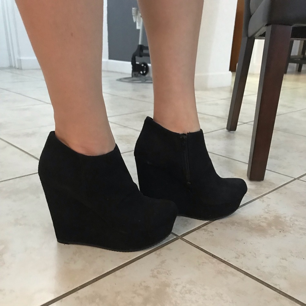 NWB Aldo Black Suede Wedge Booties